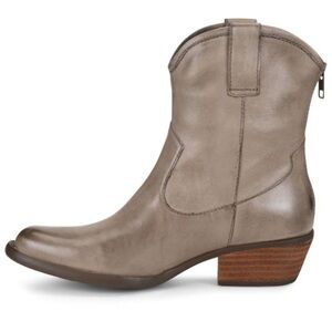 Born Women’s Western Boots